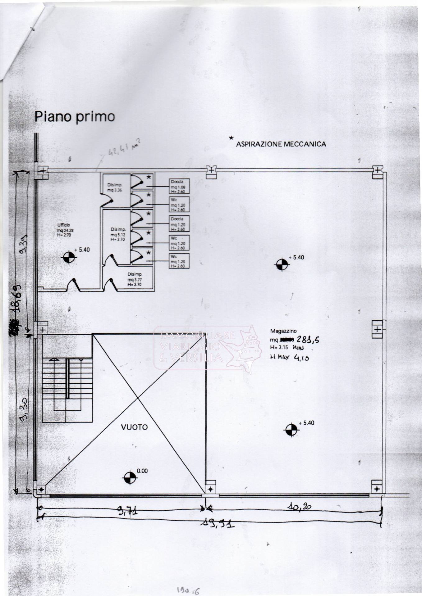 Immagine 3 di Magazzino in vendita  in via Libeccio 100 a Viareggio