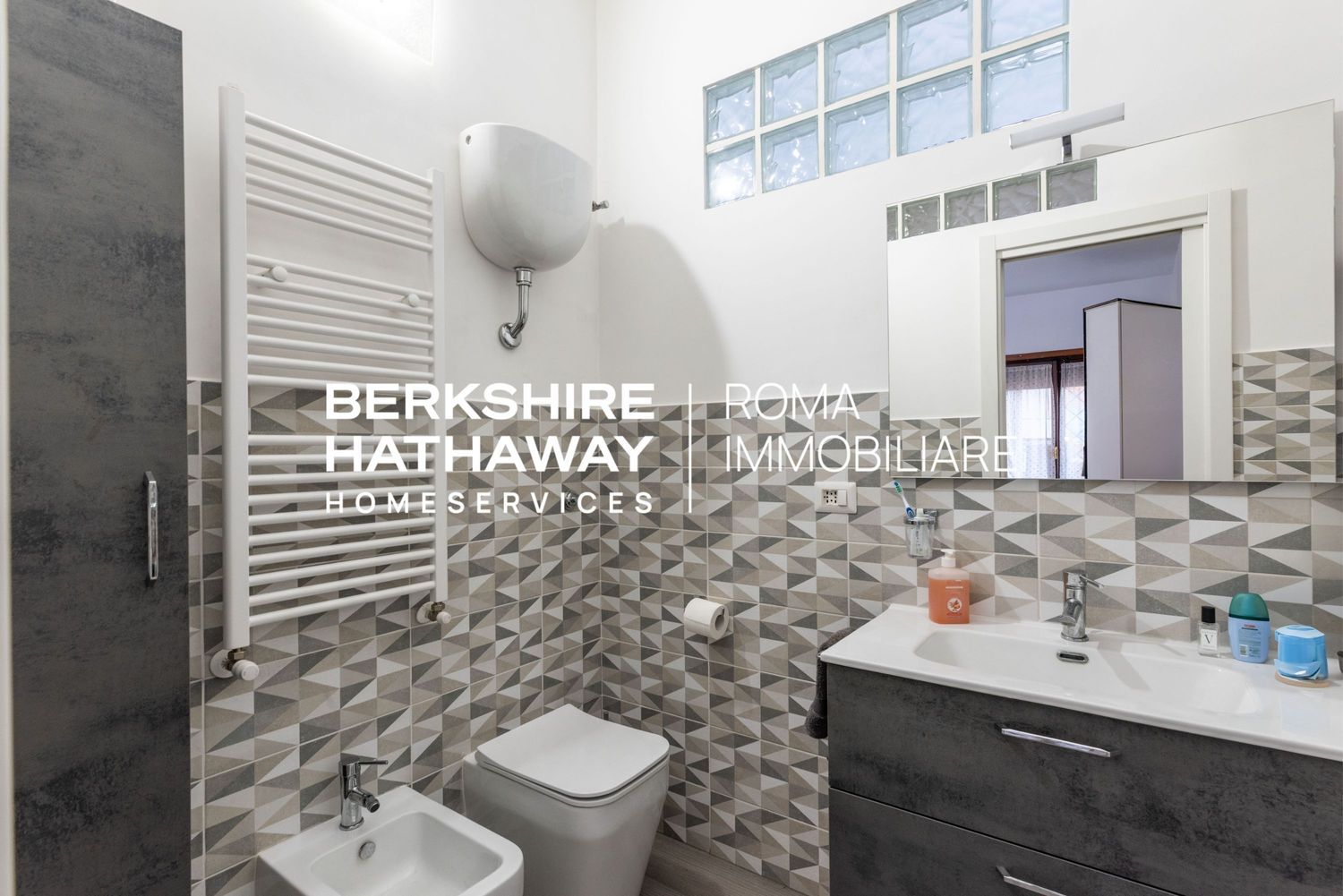 Immagine 15 di Appartamento in vendita  in Giovanni Franzoni a Roma