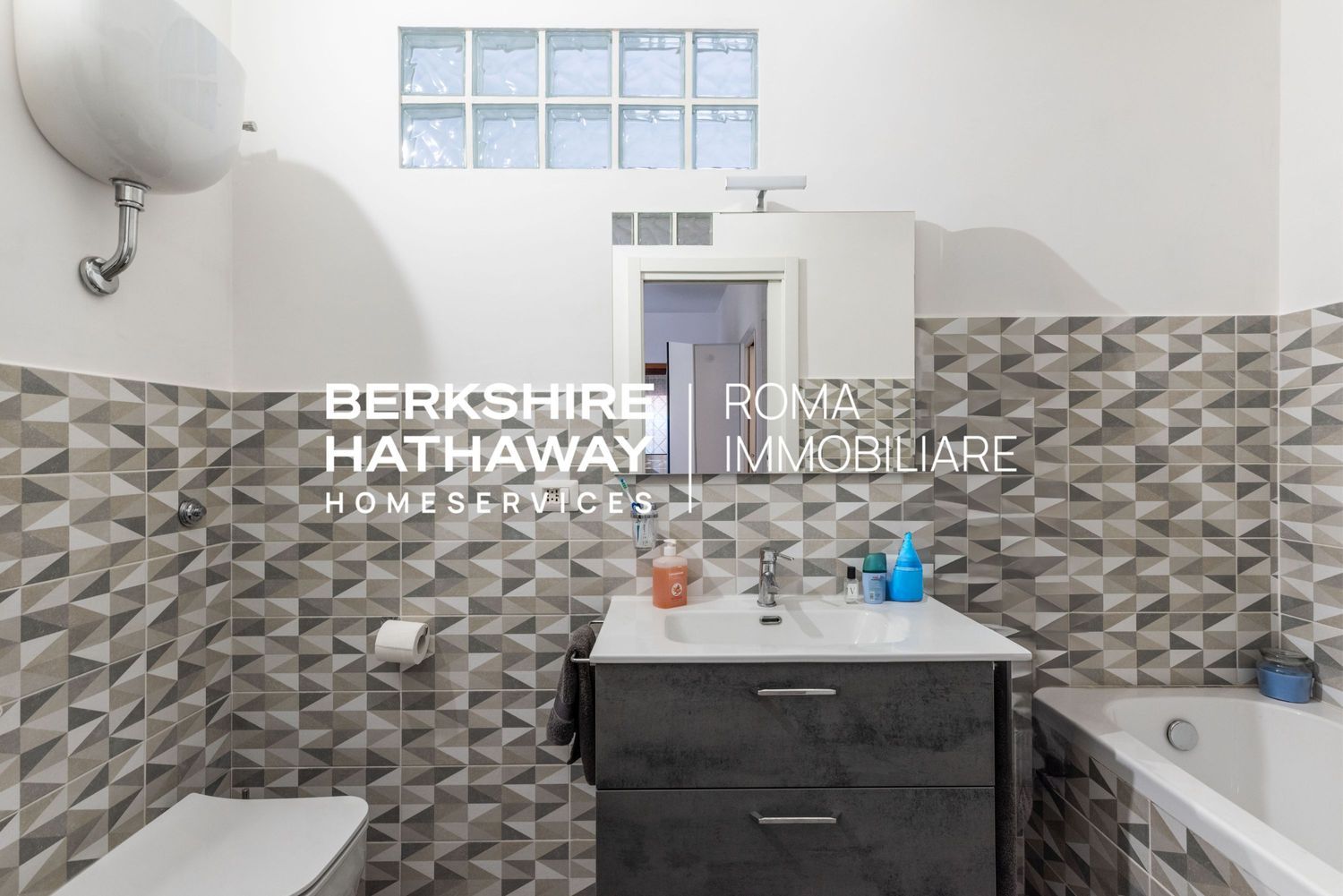 Immagine 16 di Appartamento in vendita  in Giovanni Franzoni a Roma