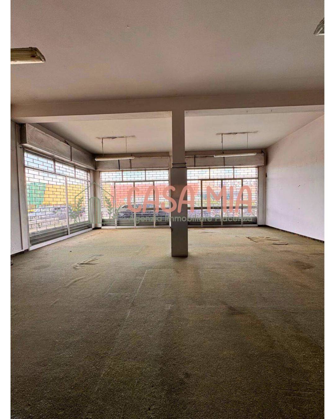 Immagine 1 di Negozio in vendita  in Via emilia est 78 a Agazzano