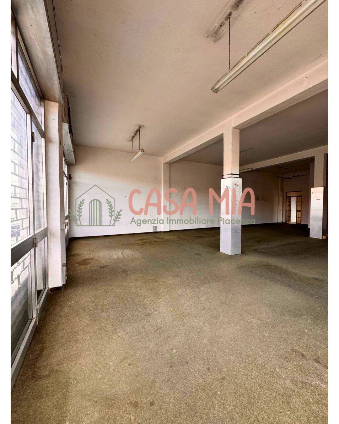 Immagine 10 di Negozio in vendita  in Via emilia est 78 a Agazzano