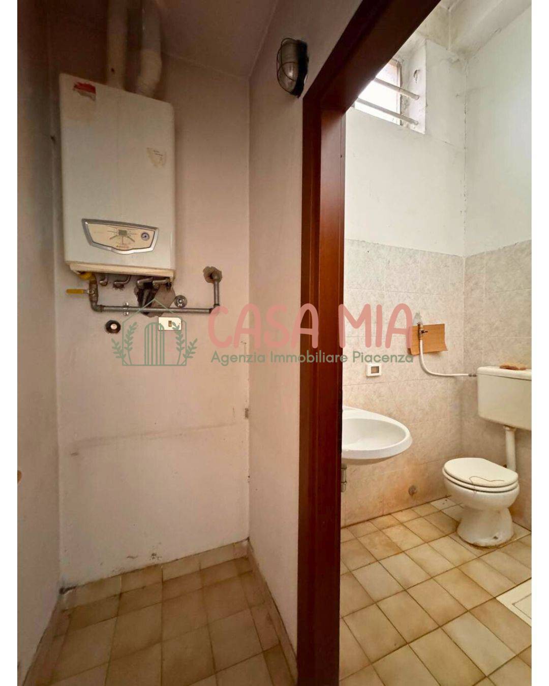 Immagine 15 di Negozio in vendita  in Via emilia est 78 a Agazzano