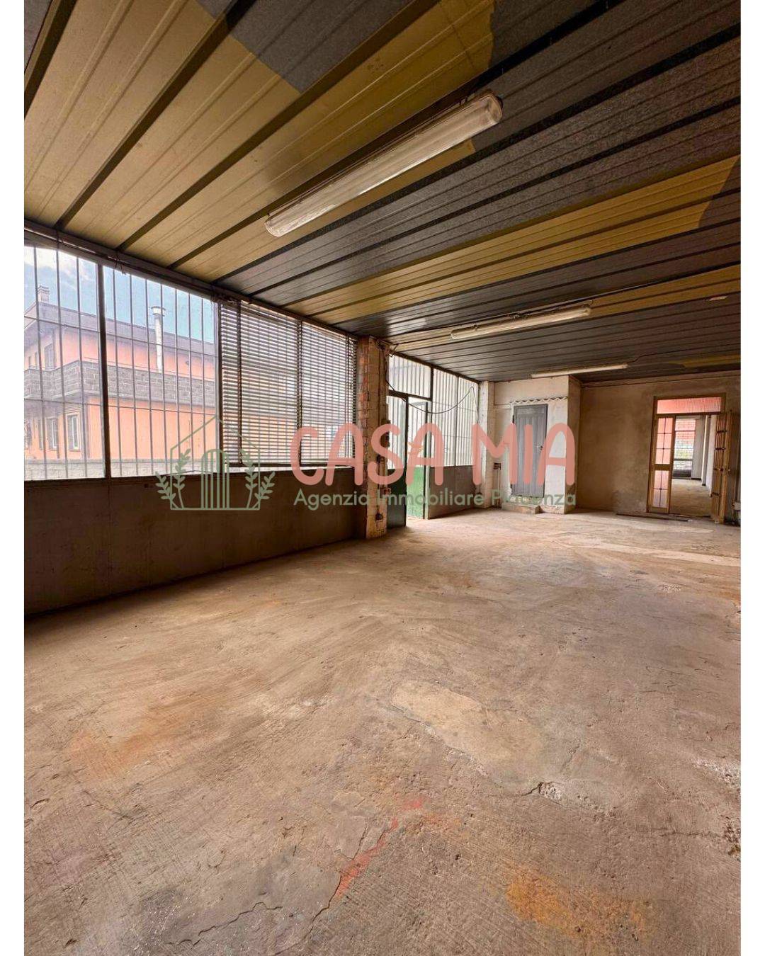 Immagine 16 di Negozio in vendita  in Via emilia est 78 a Agazzano