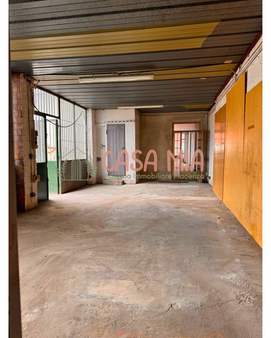 Immagine 18 di Negozio in vendita  in Via emilia est 78 a Agazzano