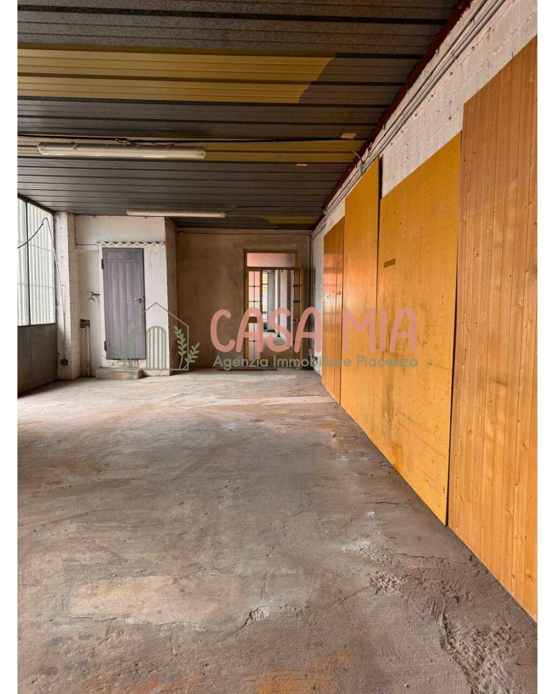 Immagine 19 di Negozio in vendita  in Via emilia est 78 a Agazzano