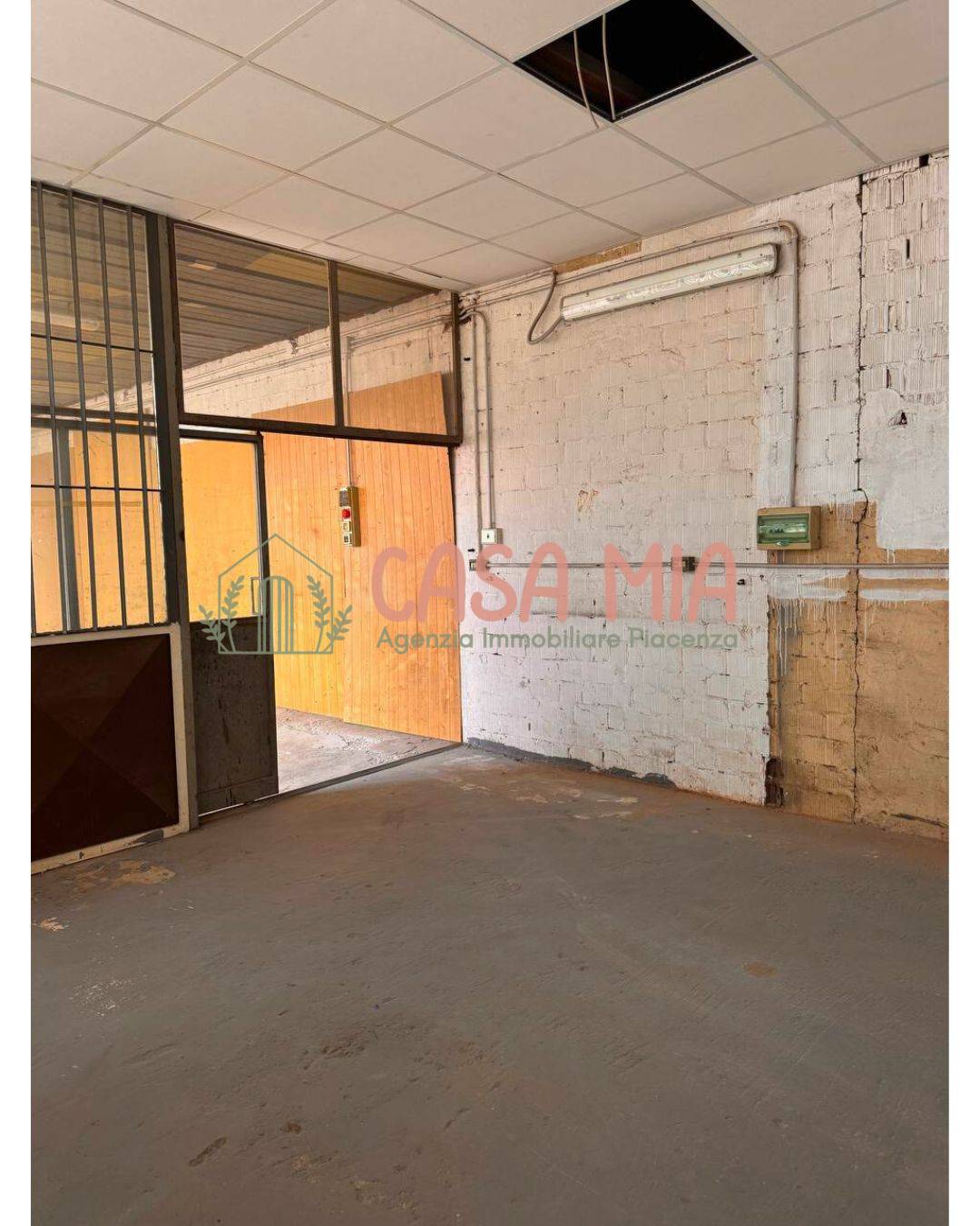 Immagine 22 di Negozio in vendita  in Via emilia est 78 a Agazzano