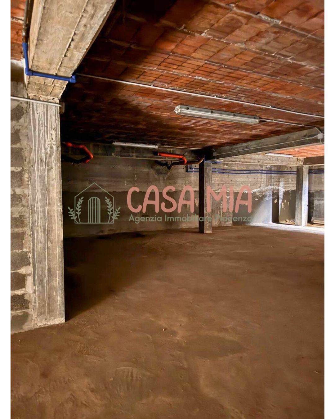 Immagine 24 di Negozio in vendita  in Via emilia est 78 a Agazzano