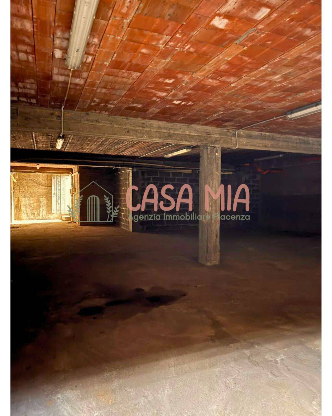 Immagine 26 di Negozio in vendita  in Via emilia est 78 a Agazzano