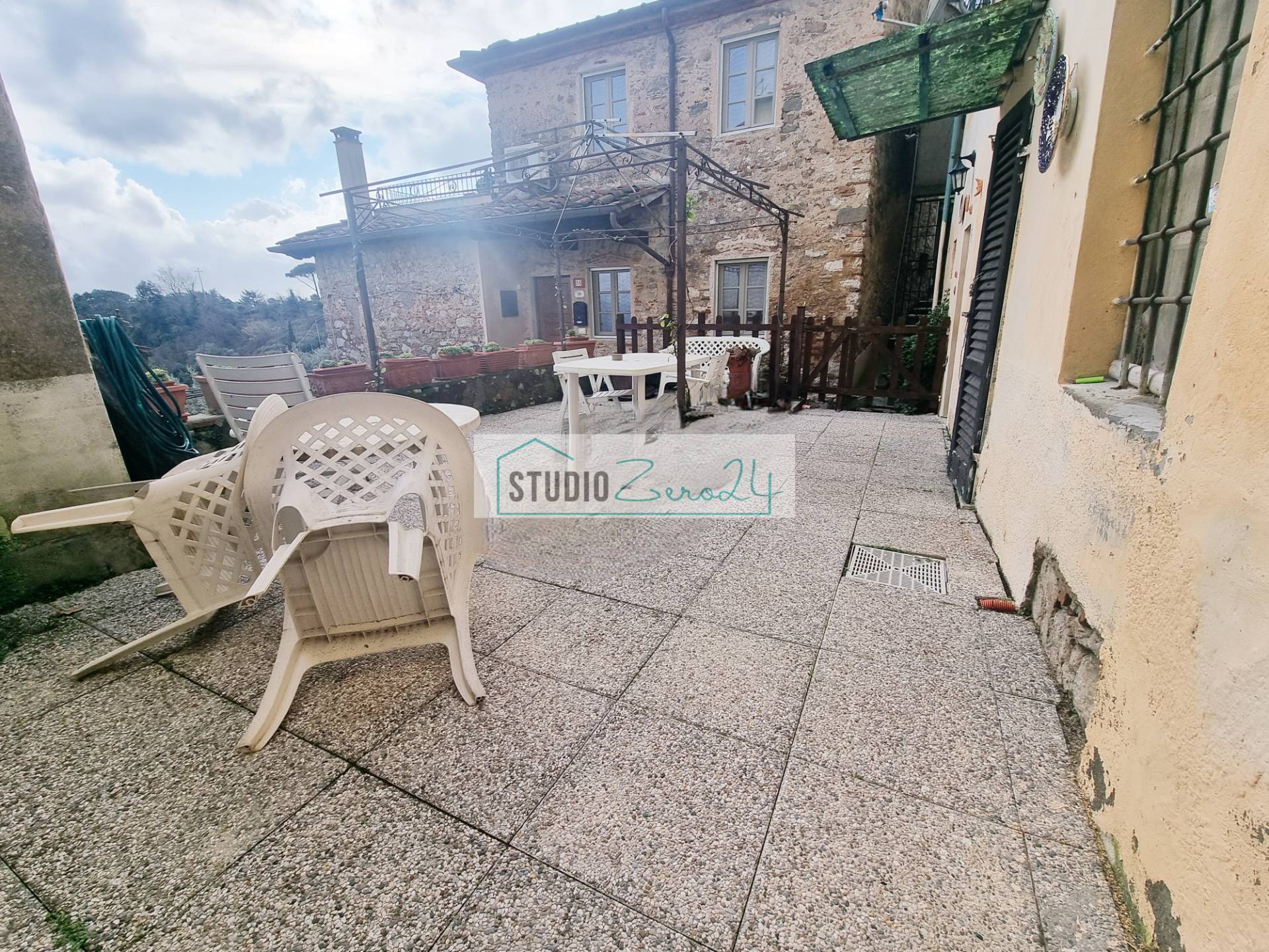 Immagine 9 di Casa semindipendente in vendita  in via del lastrico a Camaiore