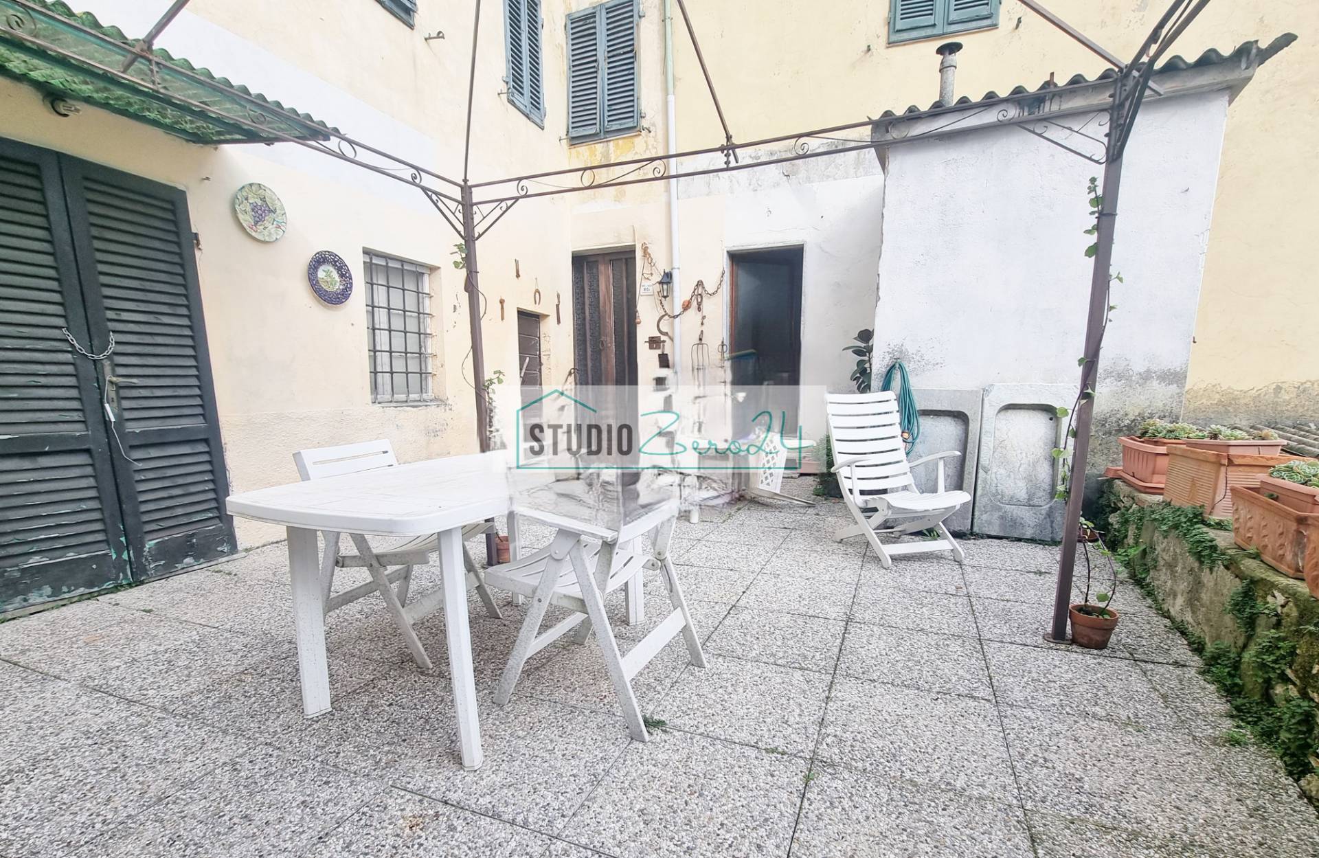 Immagine 10 di Casa semindipendente in vendita  in via del lastrico a Camaiore