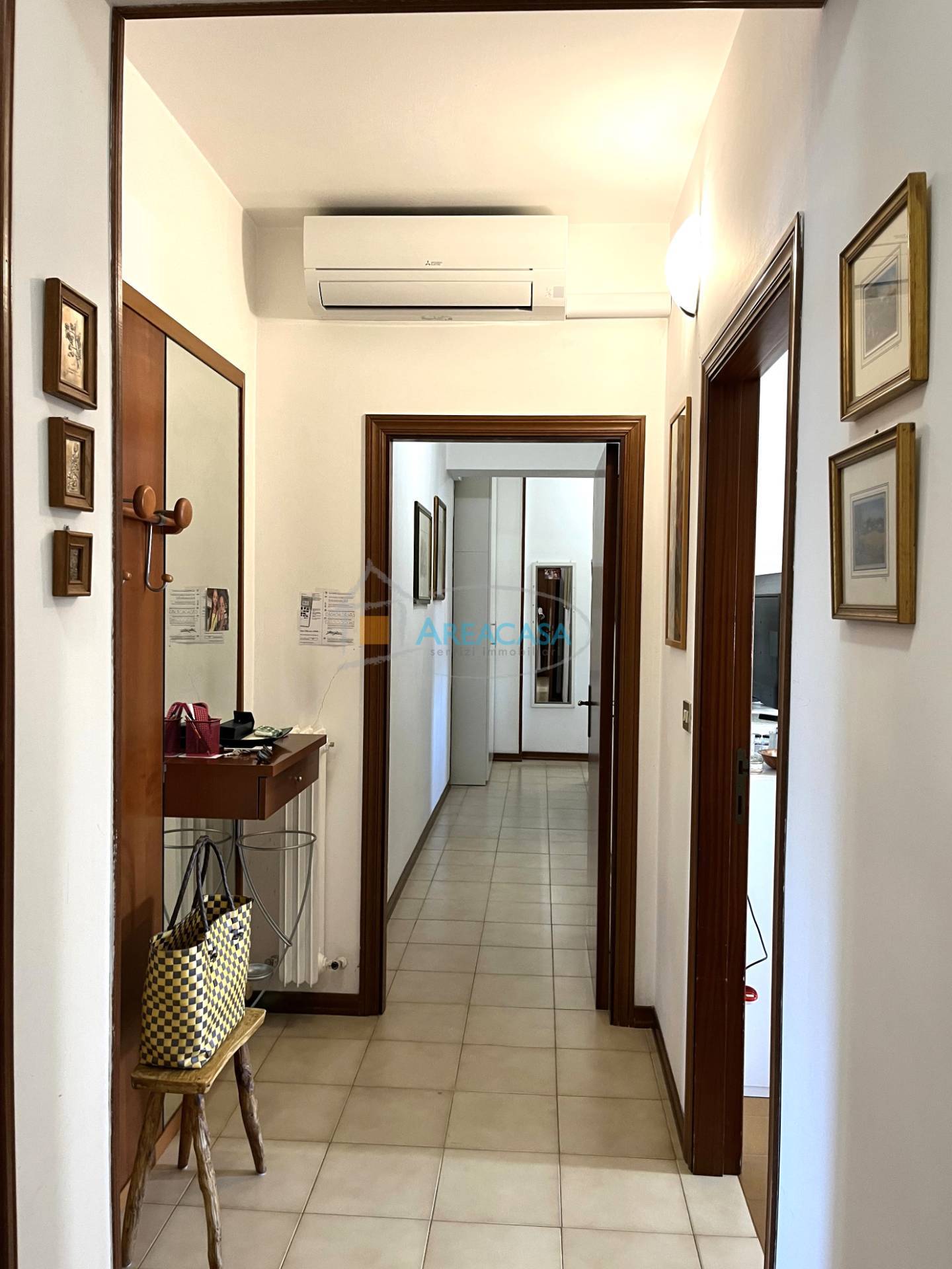 Immagine 11 di Appartamento in vendita  11 a Folignano