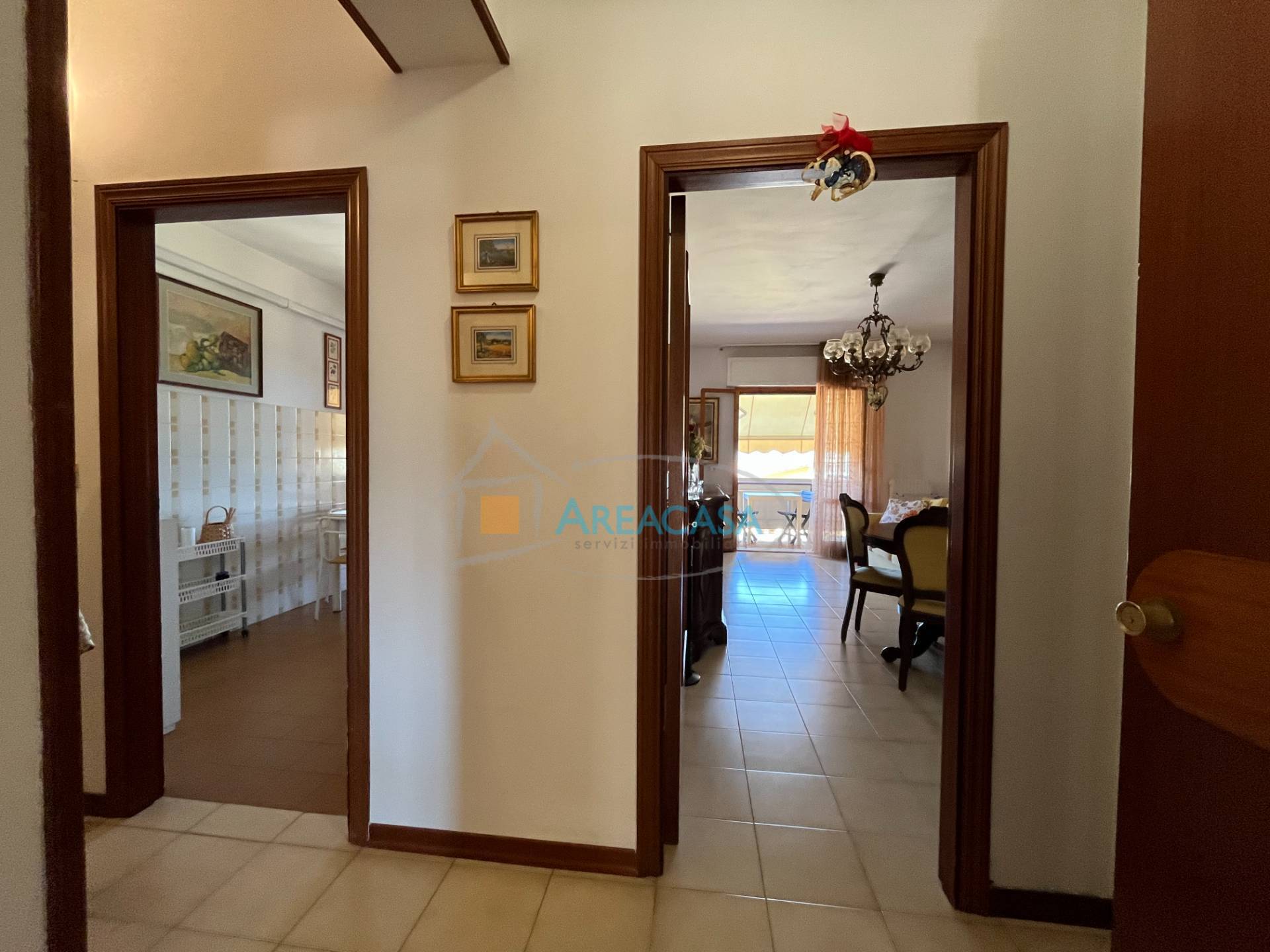 Immagine 12 di Appartamento in vendita  11 a Folignano