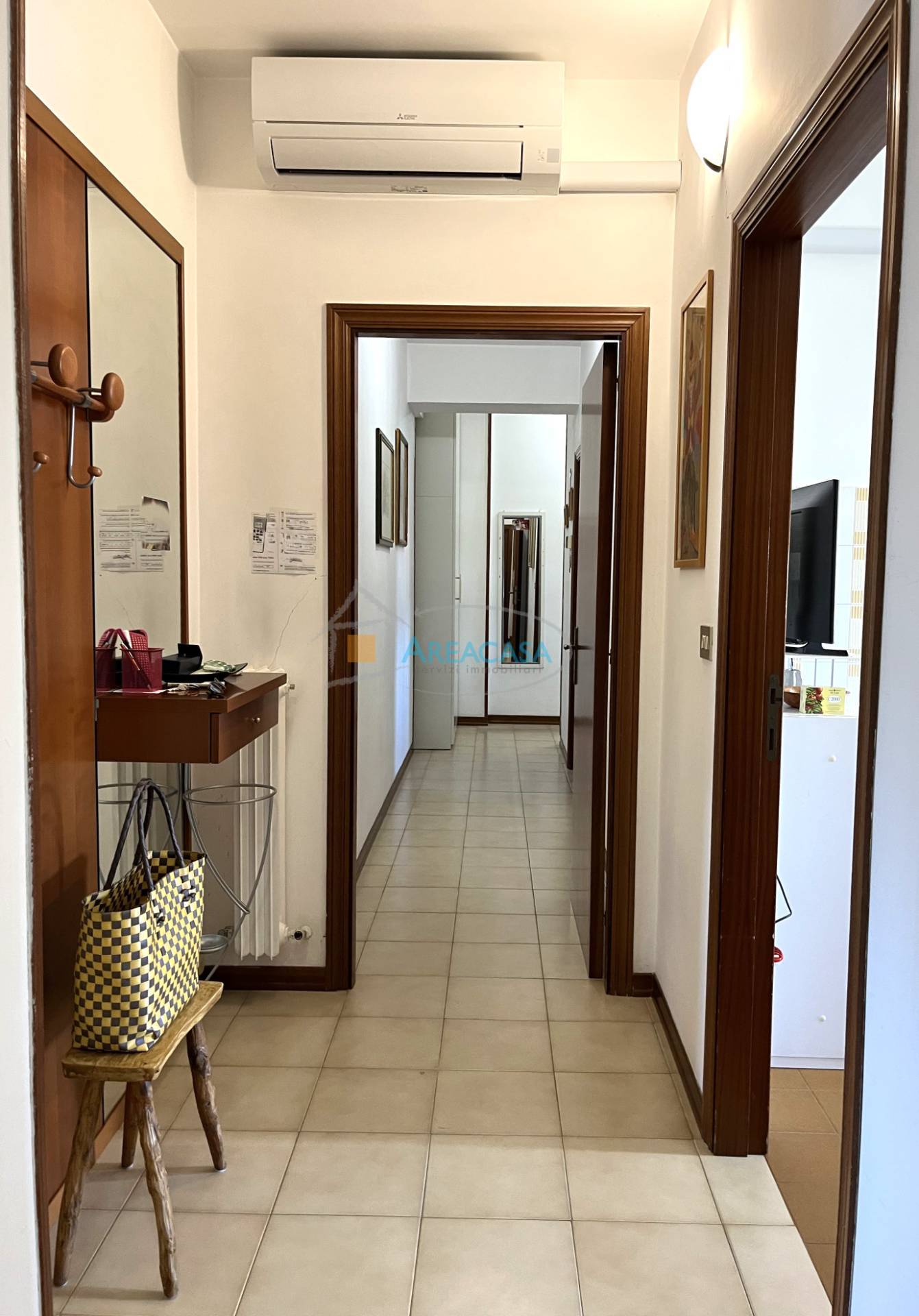 Immagine 13 di Appartamento in vendita  11 a Folignano