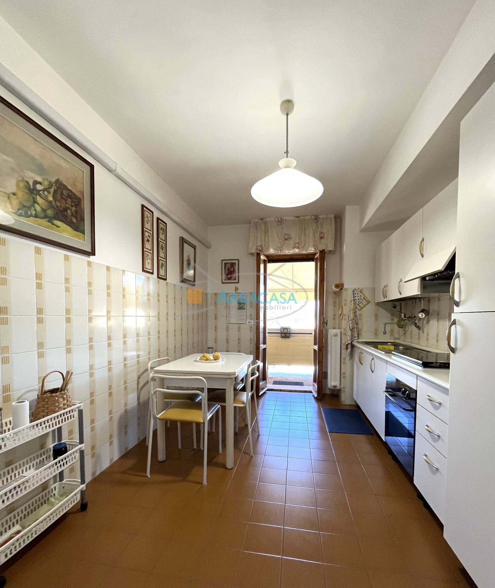 Immagine 14 di Appartamento in vendita  11 a Folignano