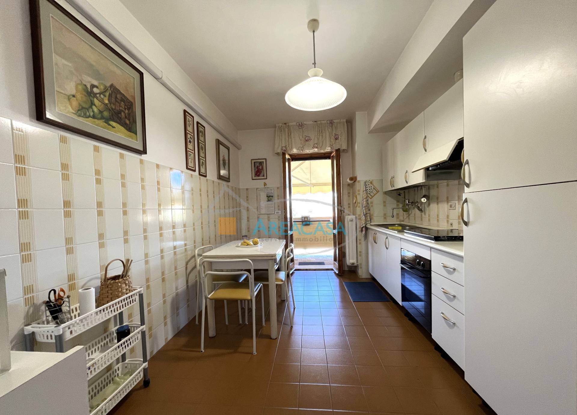 Immagine 15 di Appartamento in vendita  11 a Folignano