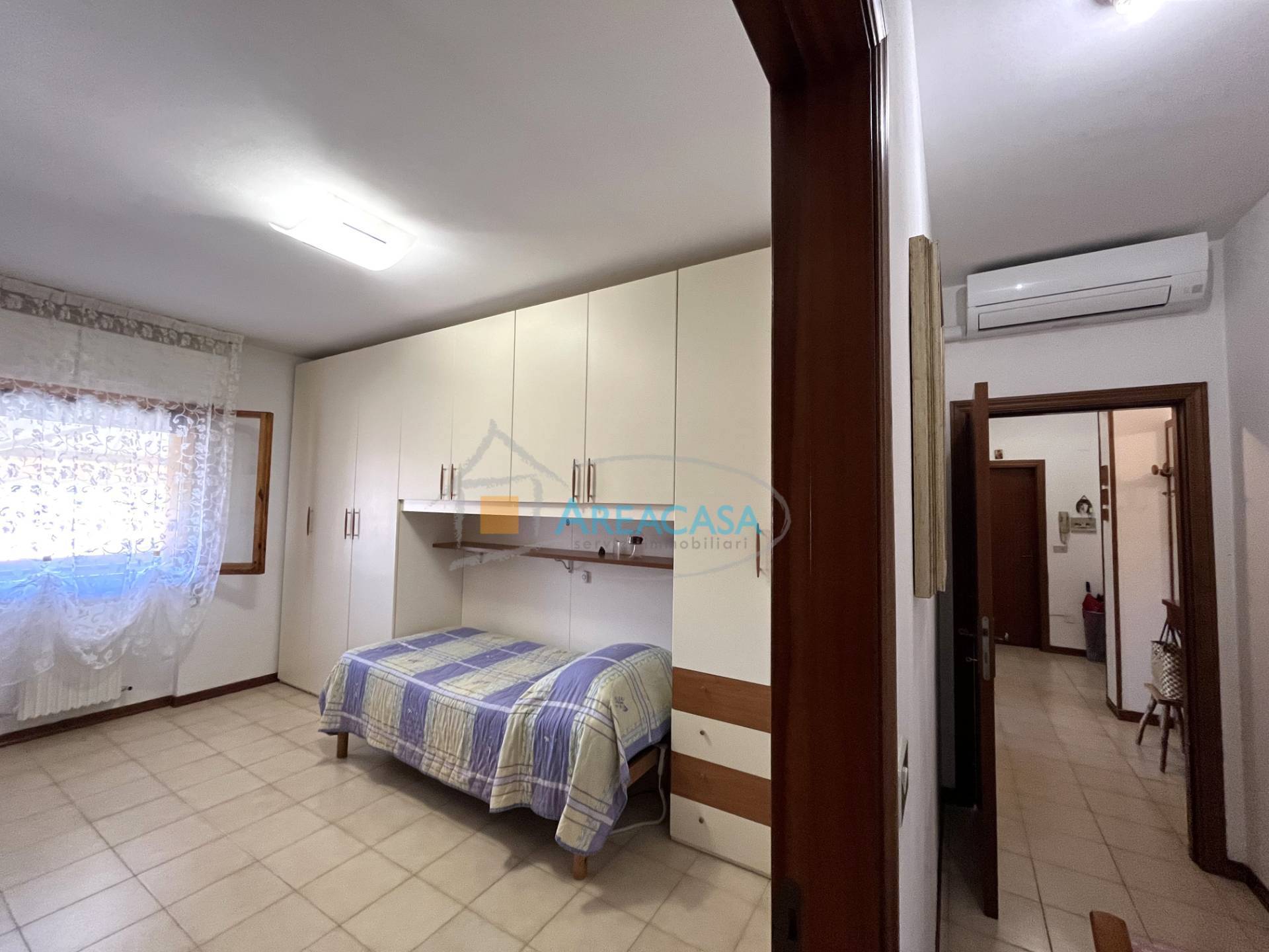 Immagine 22 di Appartamento in vendita  11 a Folignano