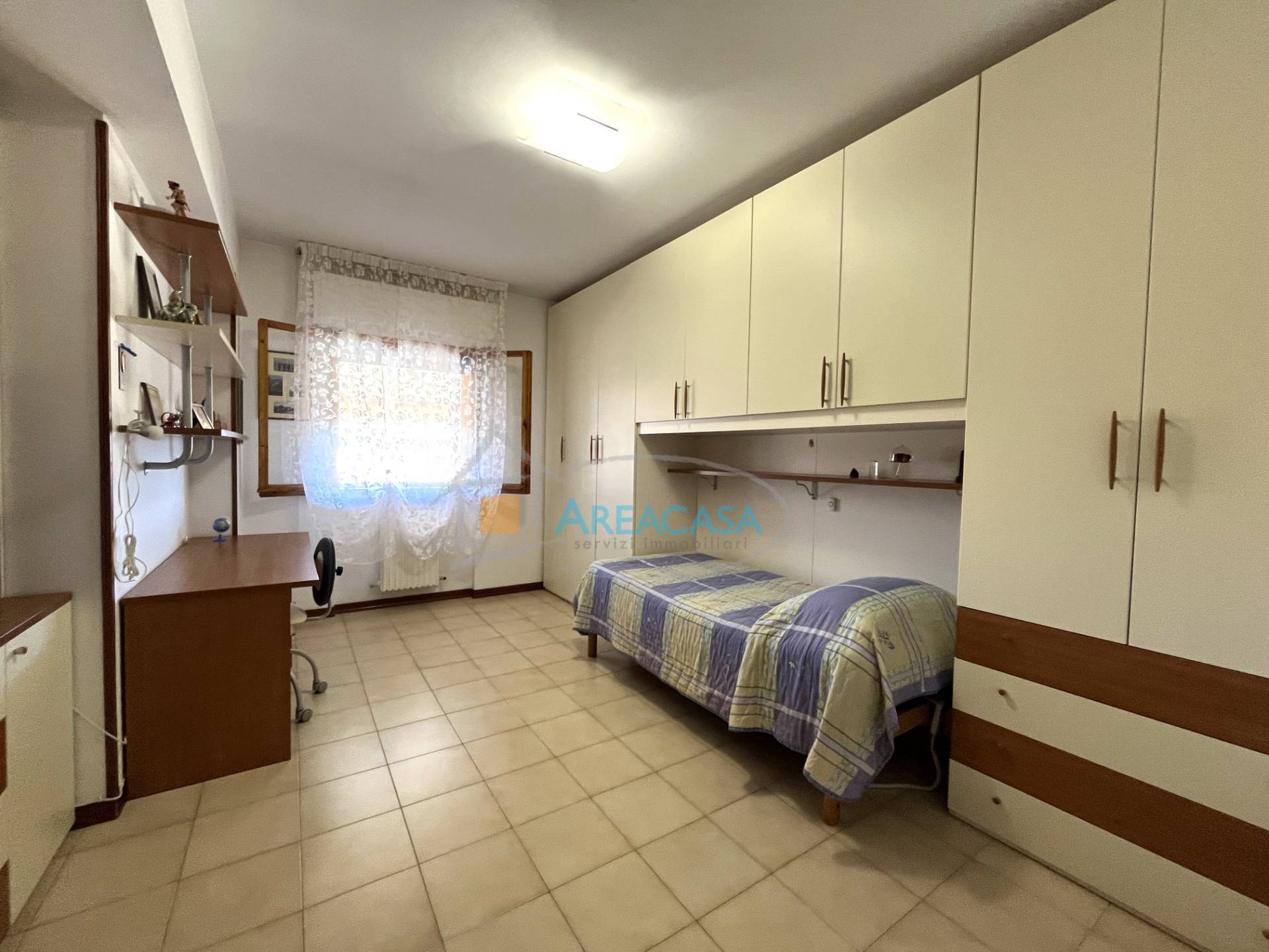 Immagine 23 di Appartamento in vendita  11 a Folignano