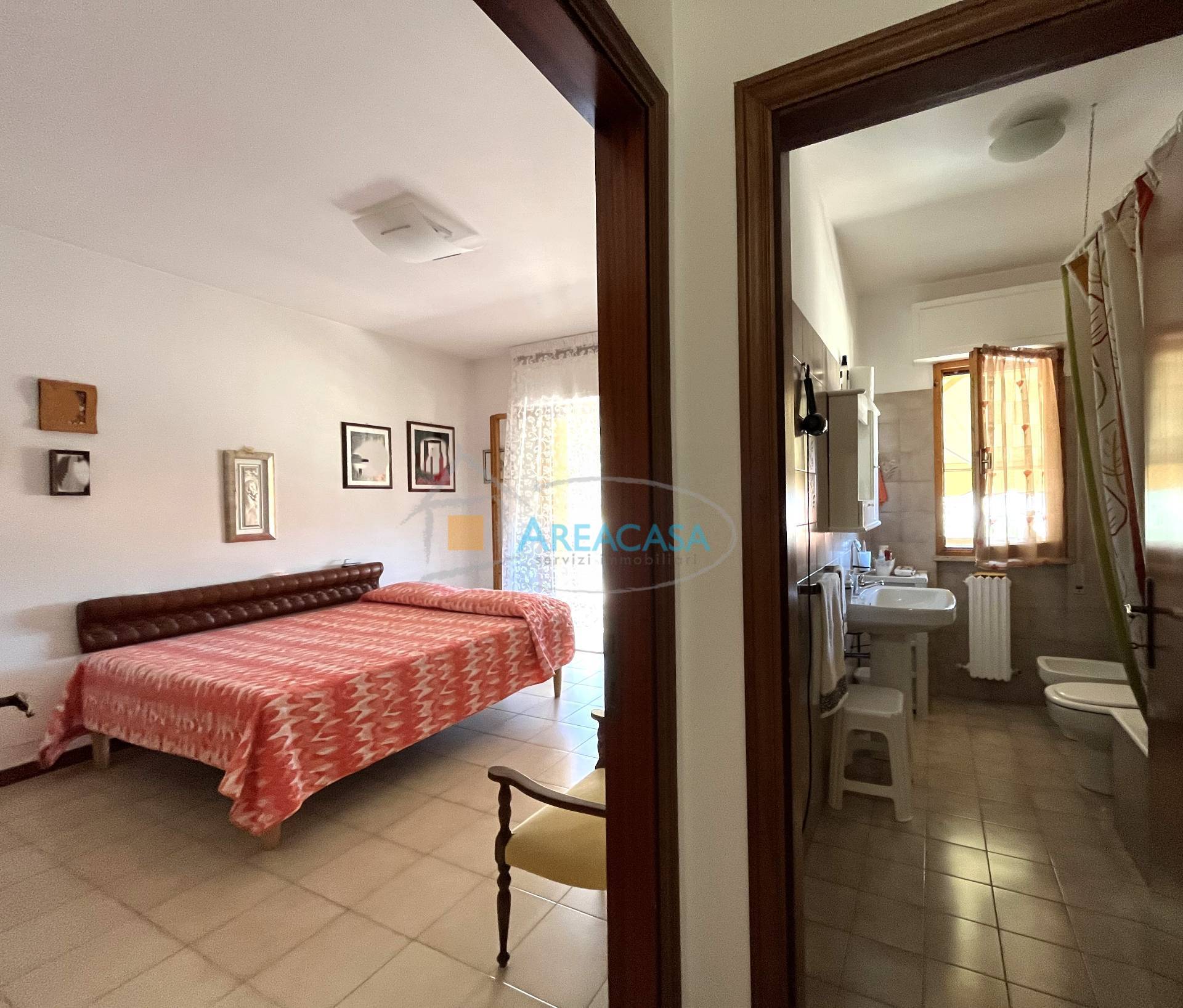 Immagine 28 di Appartamento in vendita  11 a Folignano