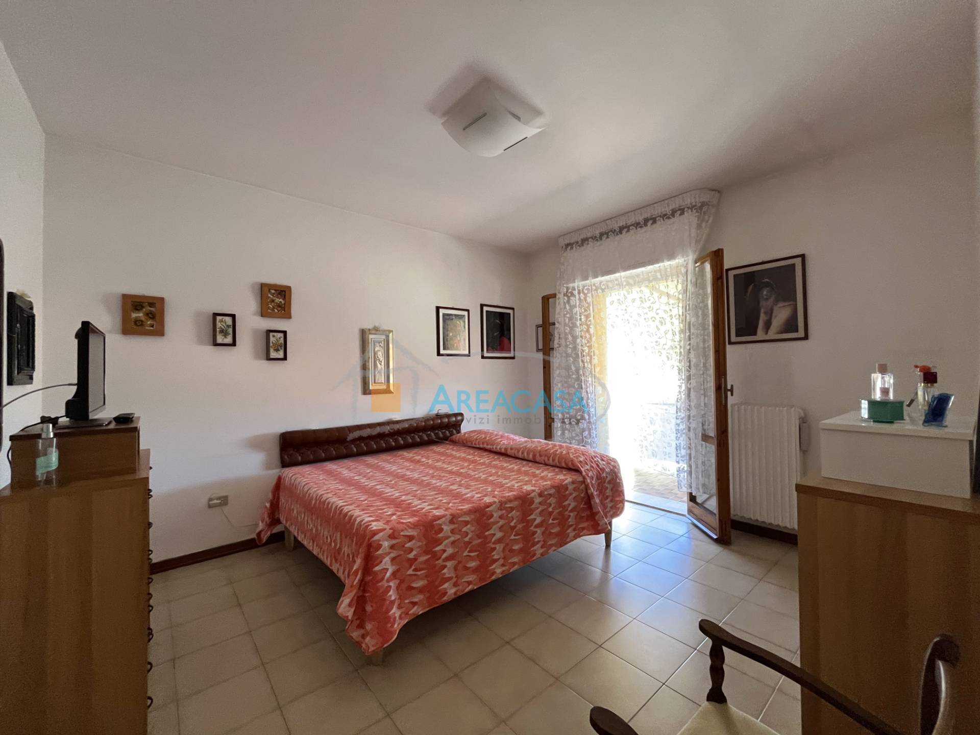 Immagine 30 di Appartamento in vendita  11 a Folignano