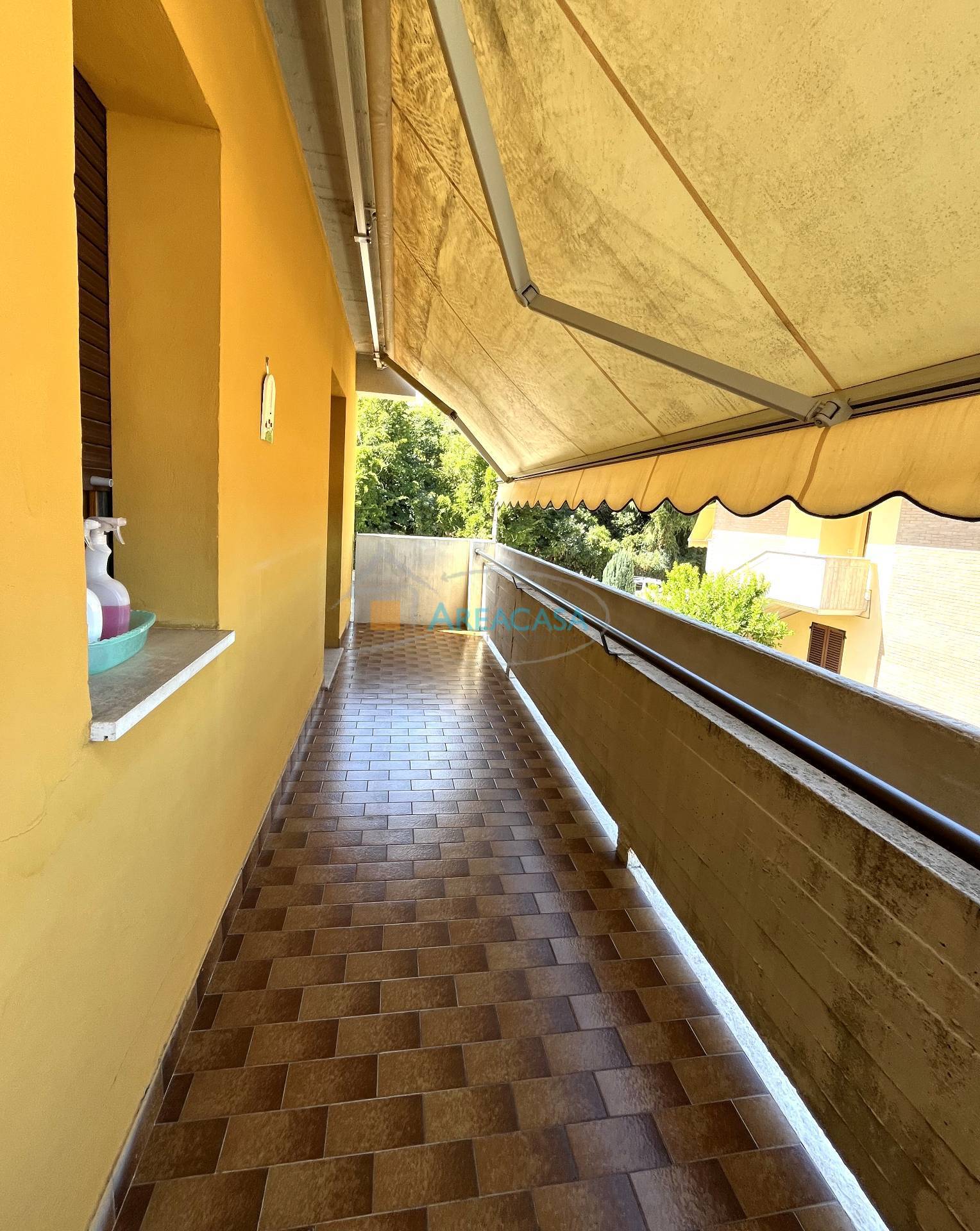 Immagine 33 di Appartamento in vendita  11 a Folignano