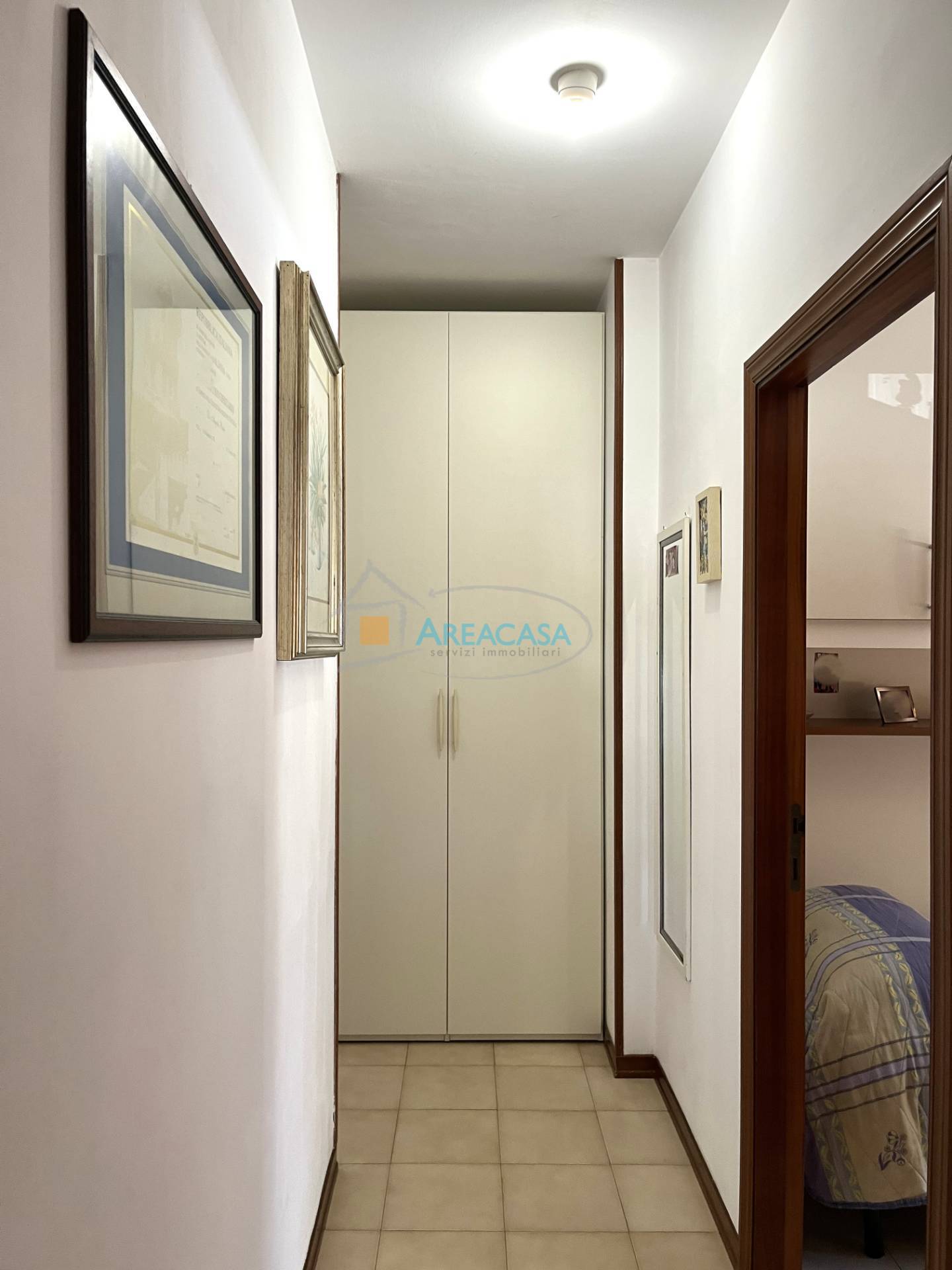 Immagine 35 di Appartamento in vendita  11 a Folignano