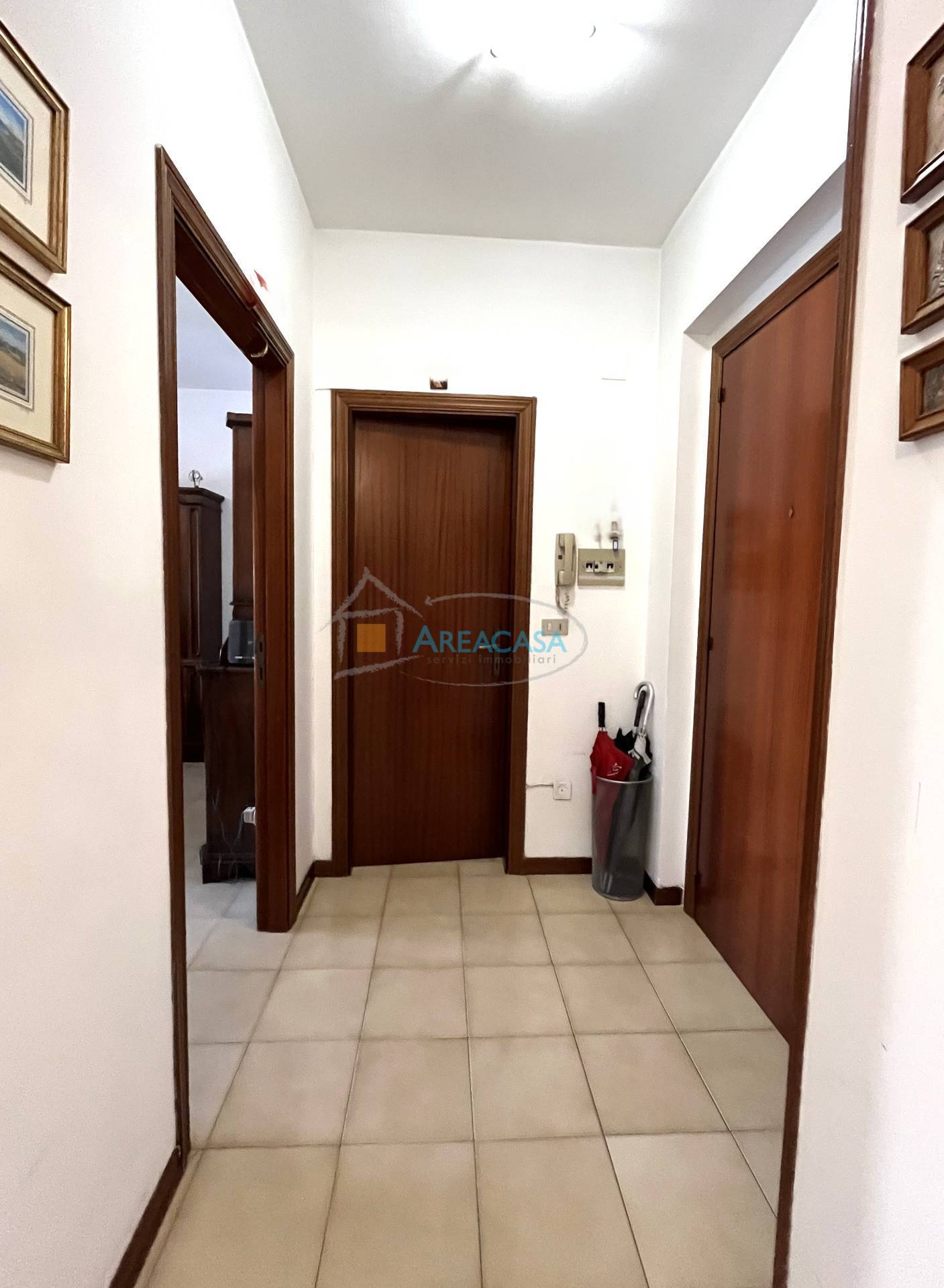 Immagine 39 di Appartamento in vendita  11 a Folignano