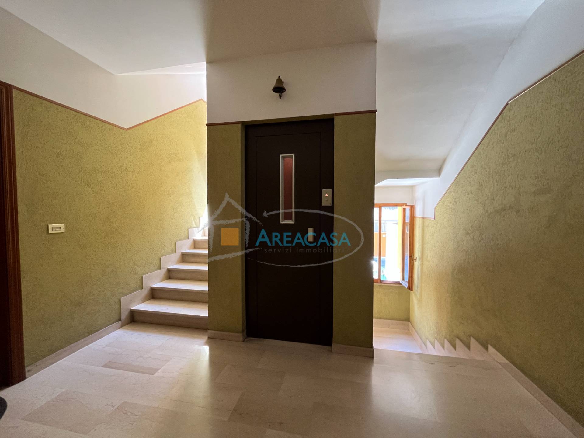 Immagine 41 di Appartamento in vendita  11 a Folignano