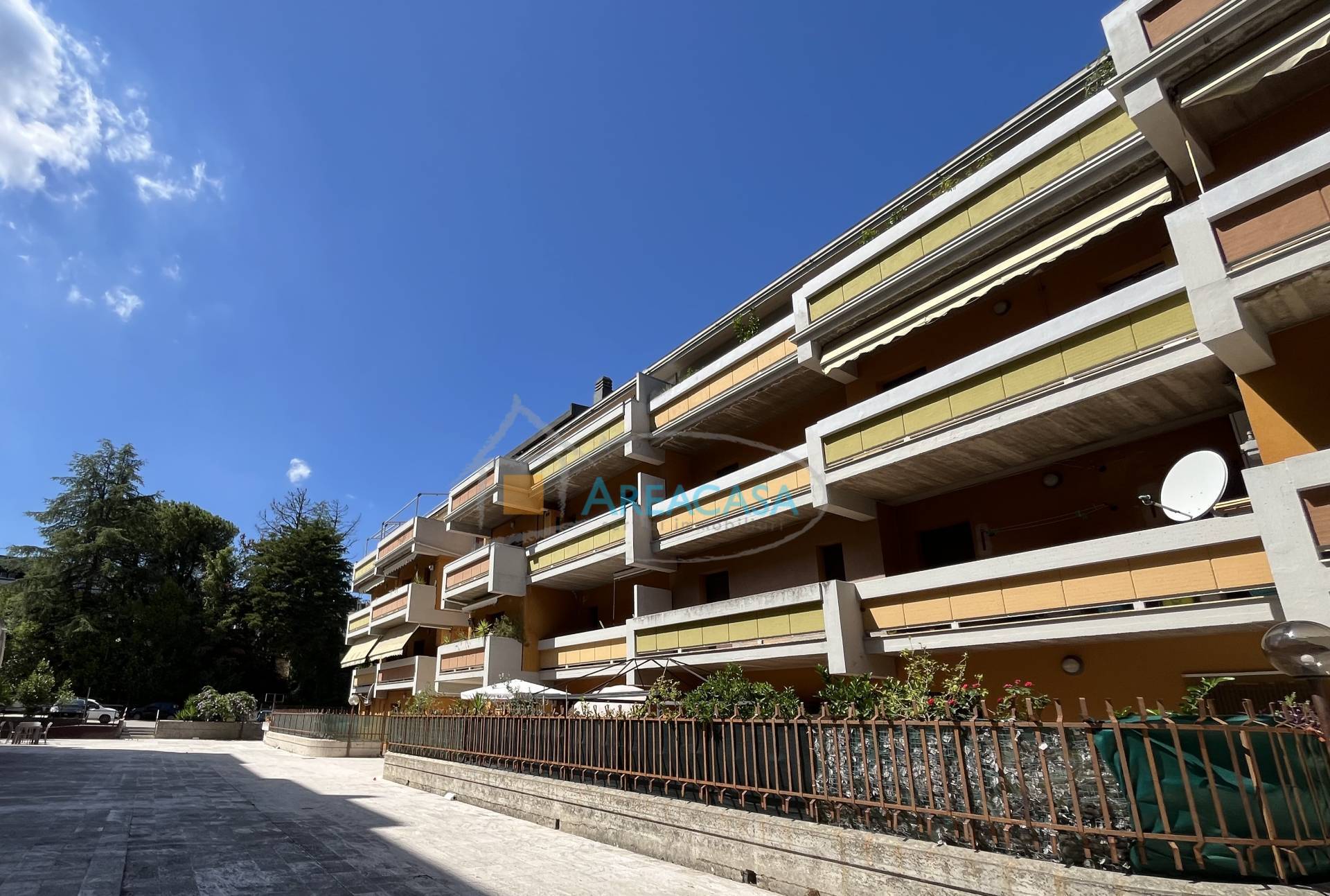 Immagine 43 di Appartamento in vendita  11 a Folignano