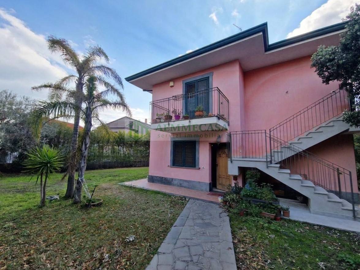 Immagine 30 di Villa in vendita  in Via Torre del Filosofo 4 a Gravina Di Catania