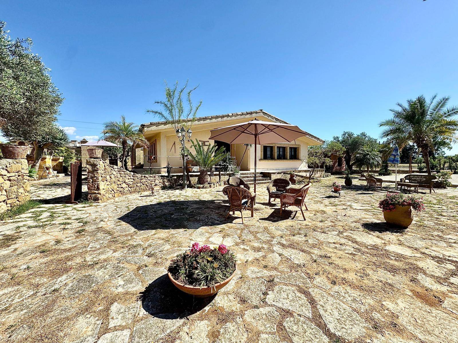 Immagine 3 di Villa in vendita  in Contrada Arnao snc a Partinico