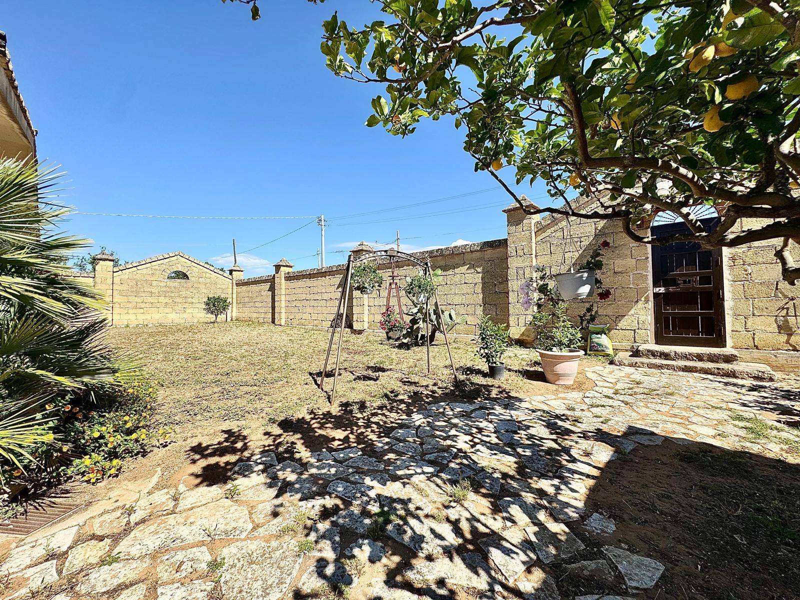 Immagine 10 di Villa in vendita  in Contrada Arnao snc a Partinico