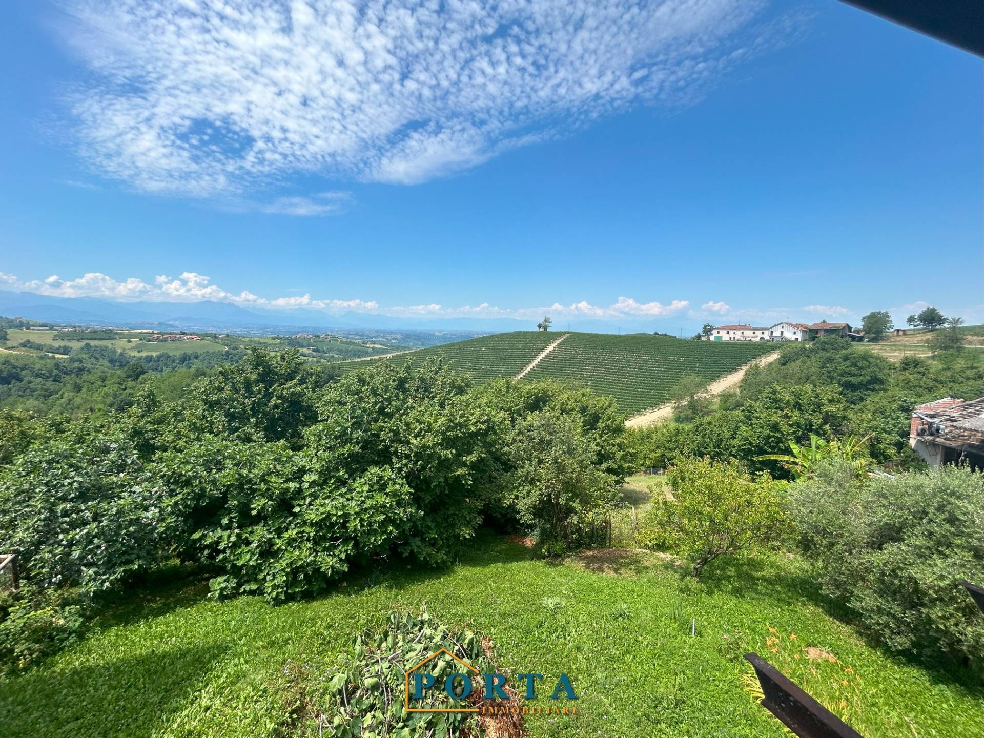 Immagine 4 di Rustico / casale in vendita  in Borgata Ansaldi snc a Barolo