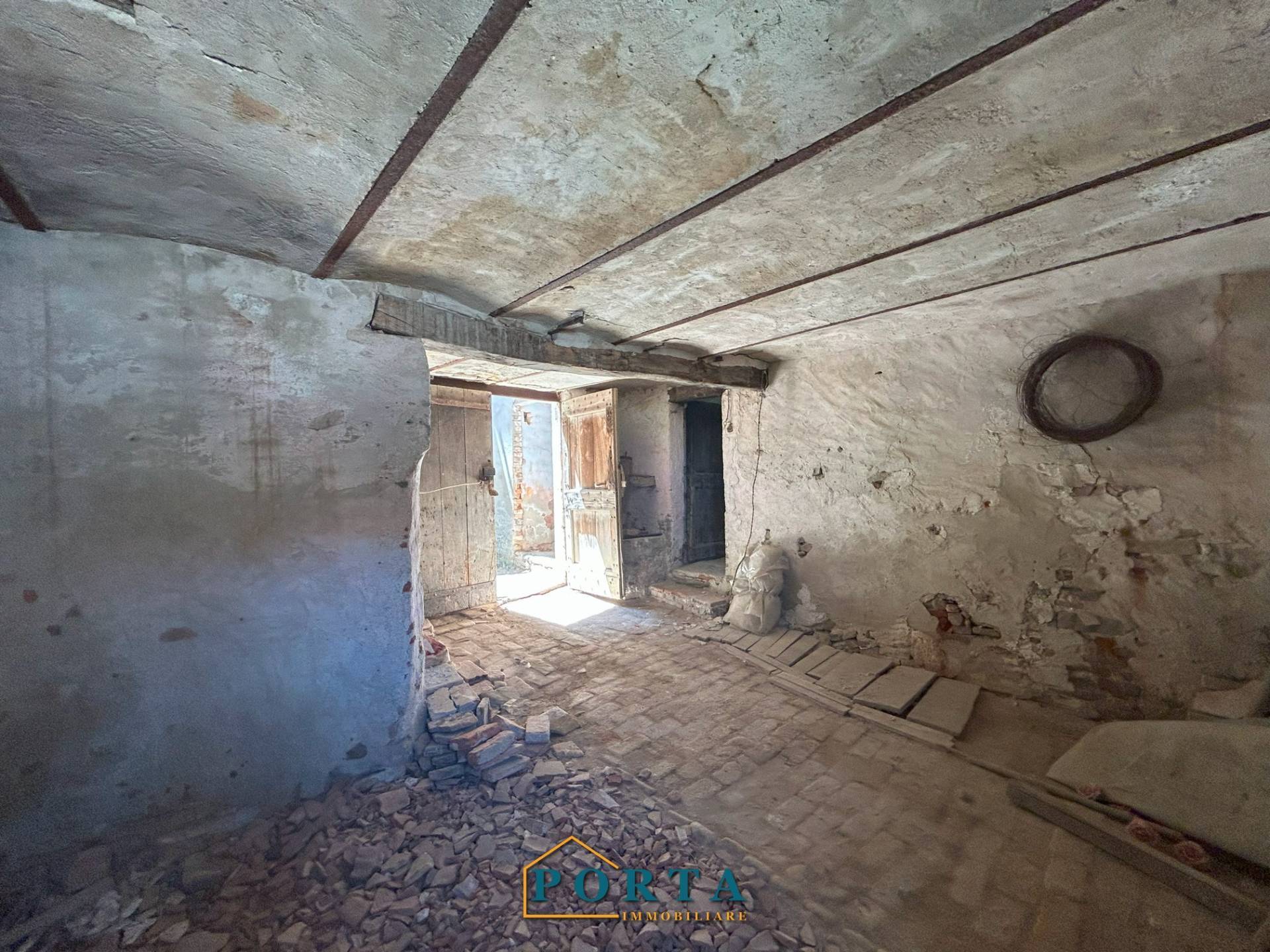 Immagine 18 di Rustico / casale in vendita  in Borgata Ansaldi snc a Barolo