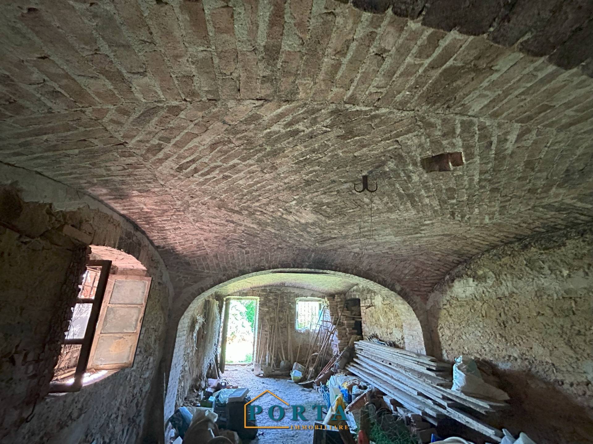 Immagine 17 di Rustico / casale in vendita  in Borgata Ansaldi snc a Barolo