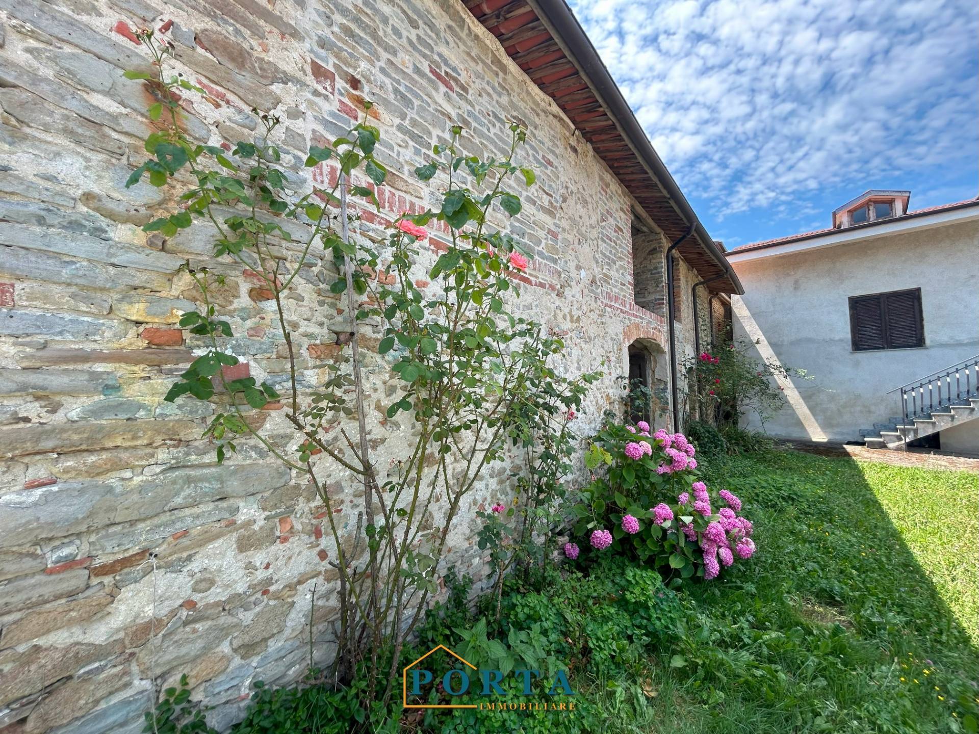 Immagine 30 di Rustico / casale in vendita  in Borgata Ansaldi snc a Barolo