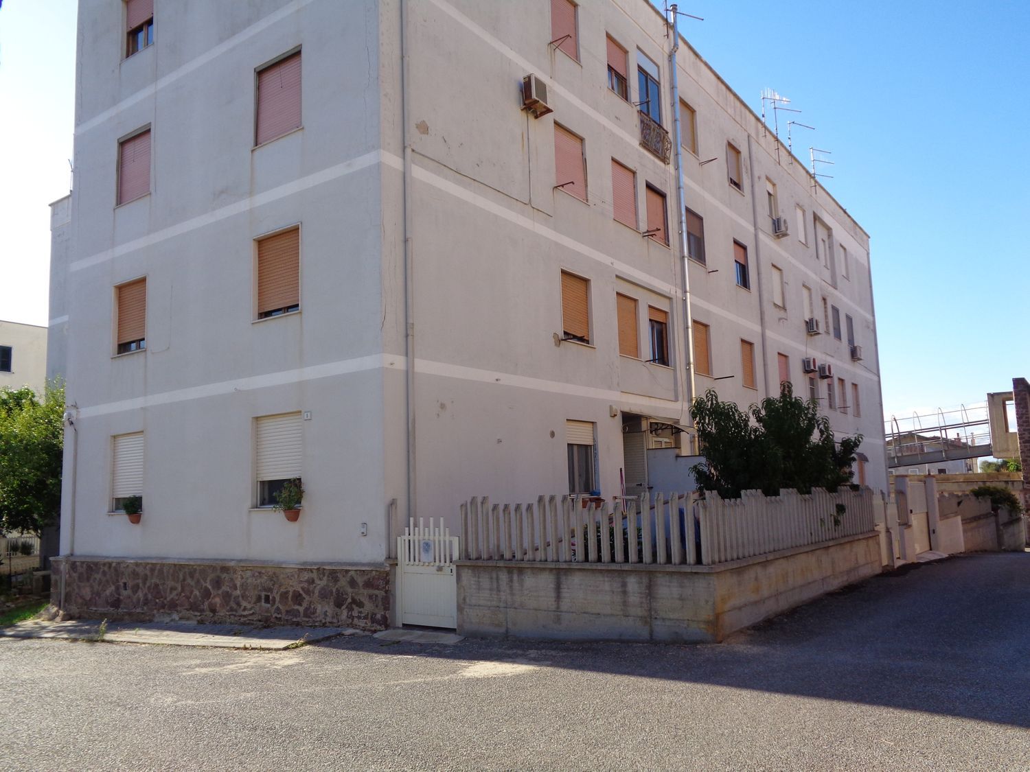 Immagine 2 di Appartamento in vendita  in gallura a Carbonia