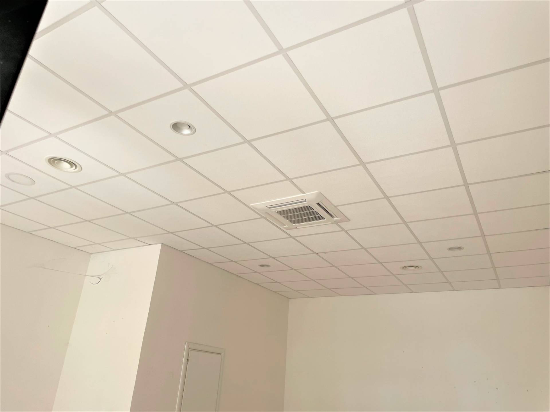 Immagine 19 di Locale commerciale in affitto  in Via dei Romagnoli 515 a Roma