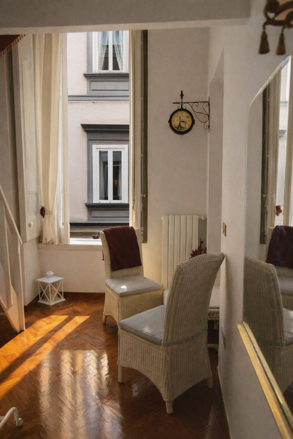Immagine 5 di Appartamento in vendita  in via costantinopoli 30 a Napoli