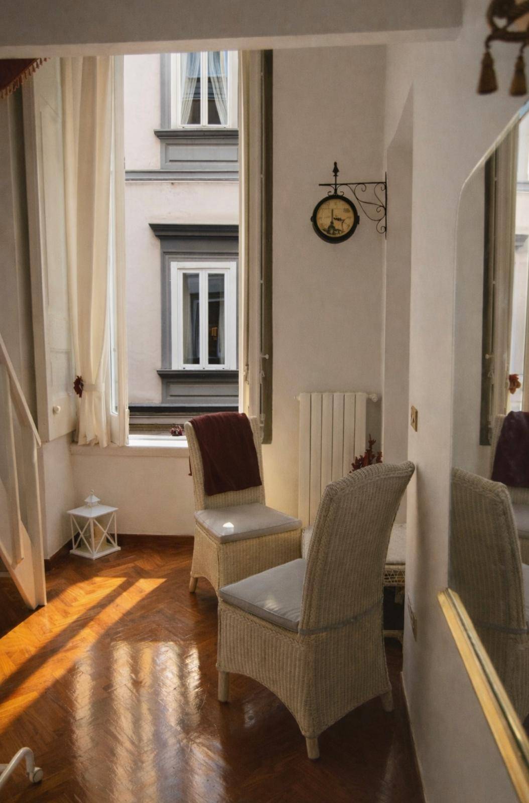 Immagine 9 di Appartamento in vendita  in via costantinopoli 30 a Napoli