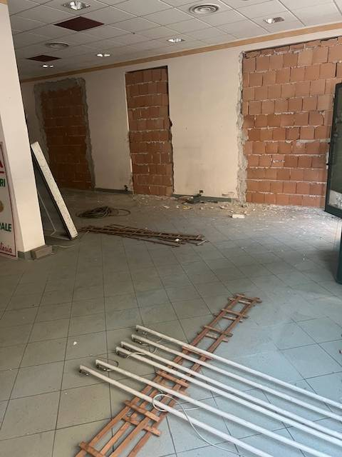 Immagine 8 di Locale commerciale in vendita  in VIA DELLA VITTORIA 9/11 a Alba Adriatica
