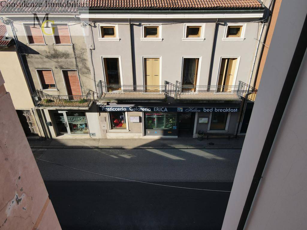 Immagine 1 di Attività commerciale in vendita  a Monteforte D'alpone