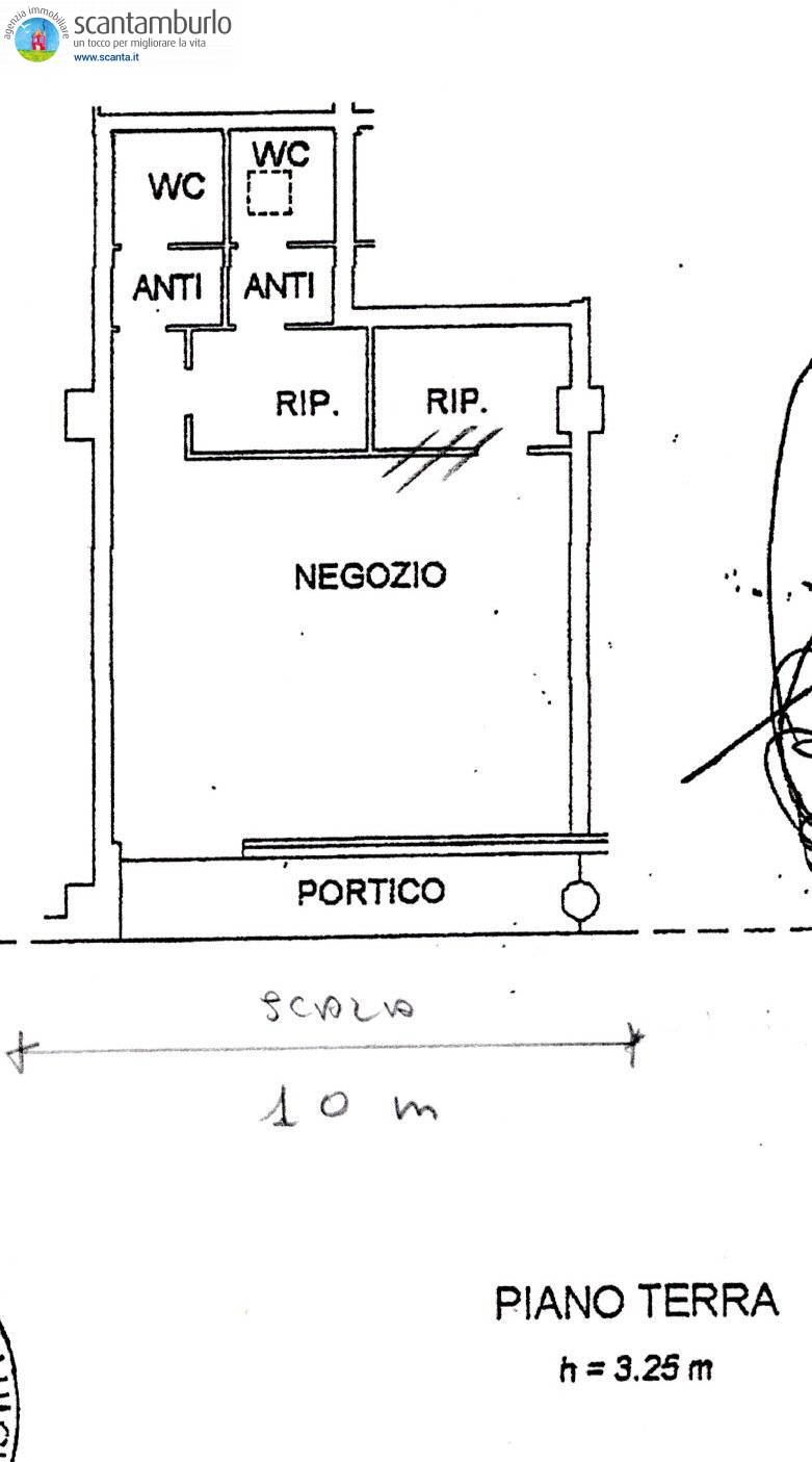 Immagine 10 di Negozio in vendita  a Treviso