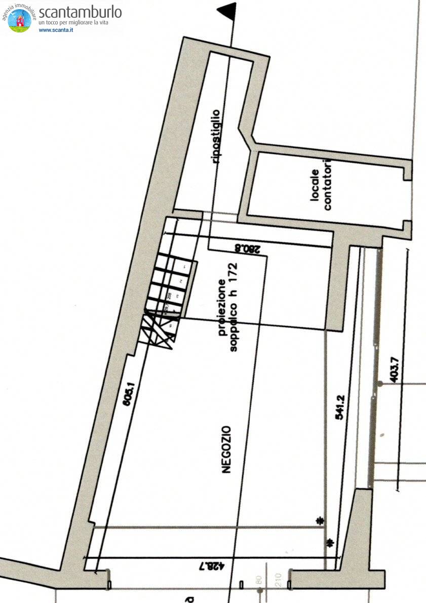Immagine 12 di Negozio in vendita  a Treviso