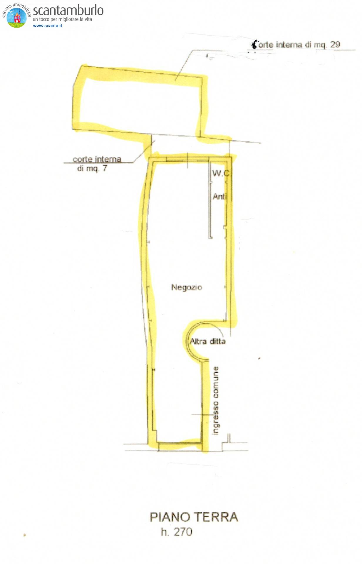 Immagine 12 di Negozio in vendita  a Treviso