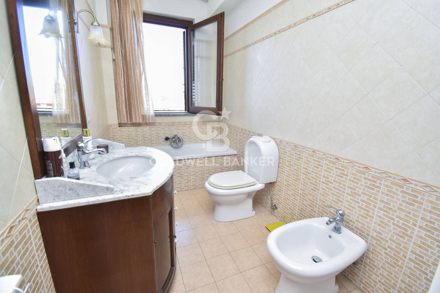 Immagine 15 di Appartamento in vendita  in VIA IV NOVEMBRE 130/H a Aci Catena