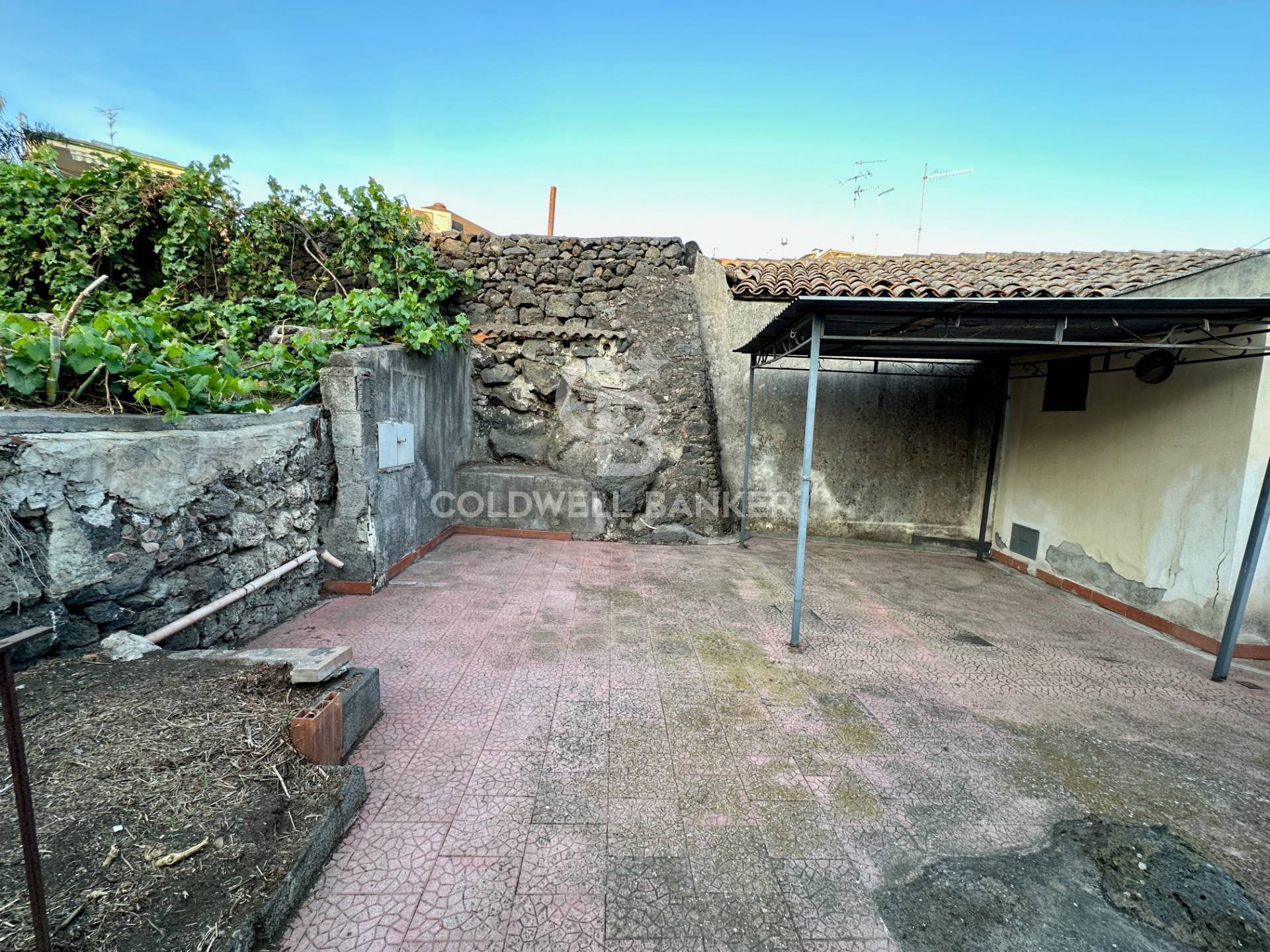 Immagine 19 di Casa indipendente in vendita  in via Dafnica 272 a Acireale