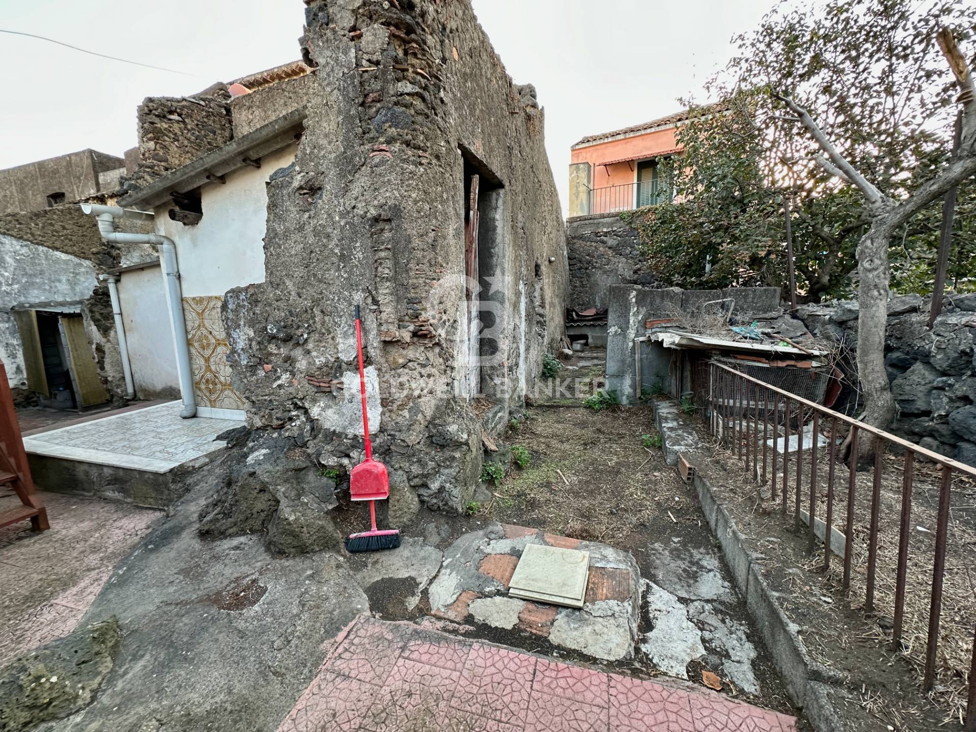 Immagine 21 di Casa indipendente in vendita  in via Dafnica 272 a Acireale