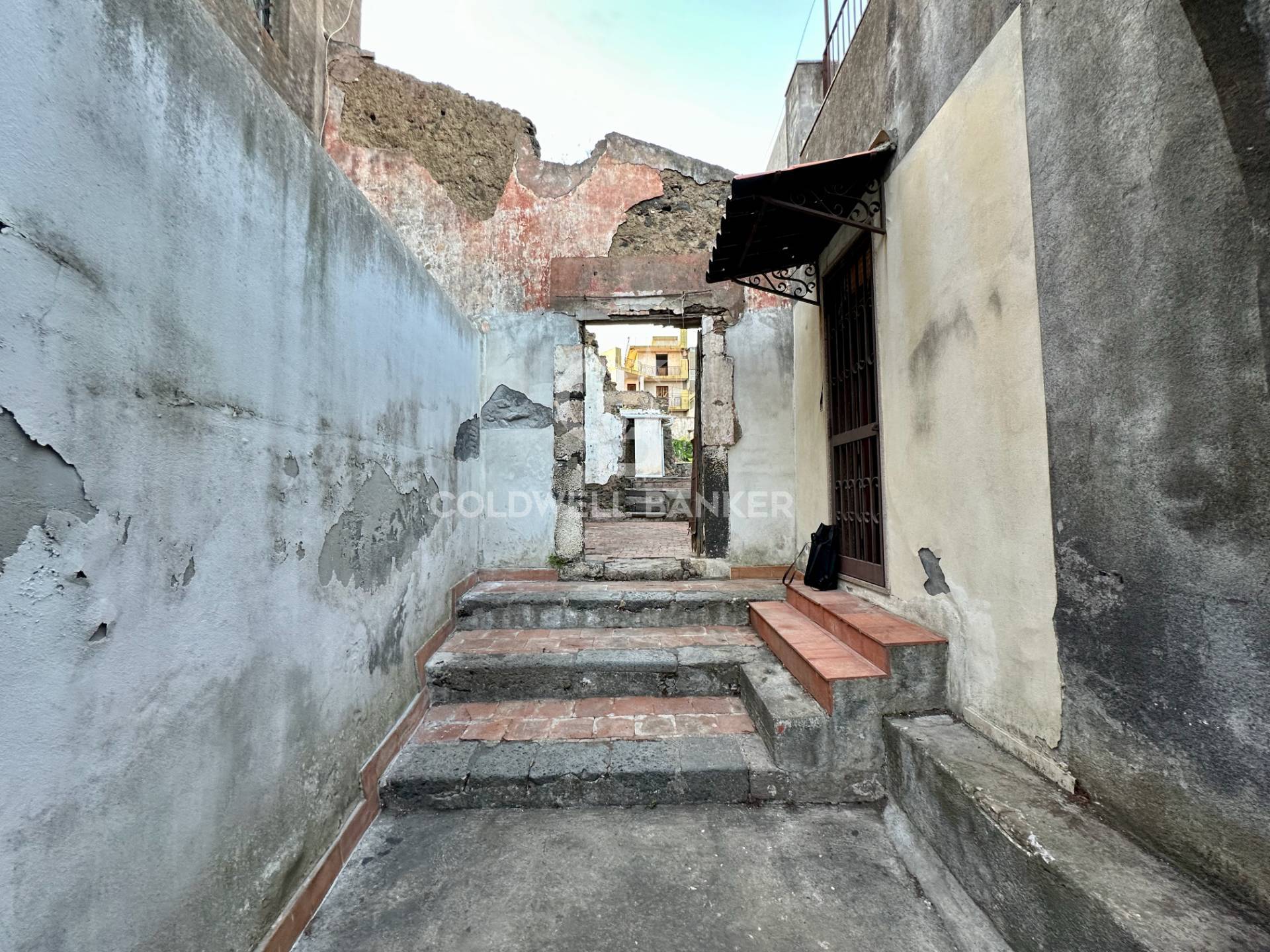 Immagine 27 di Casa indipendente in vendita  in via Dafnica 272 a Acireale