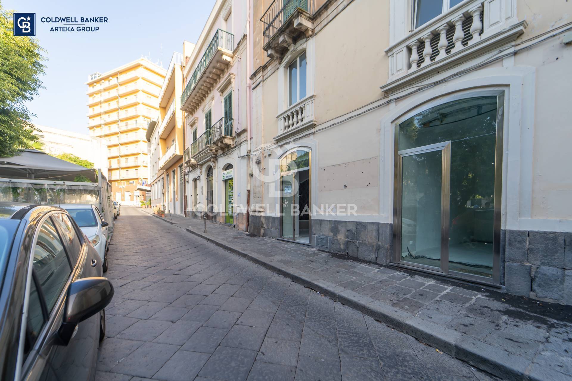 Immagine 1 di Negozio in affitto  in Piazza Giuseppe Garibaldi 33 a Acireale