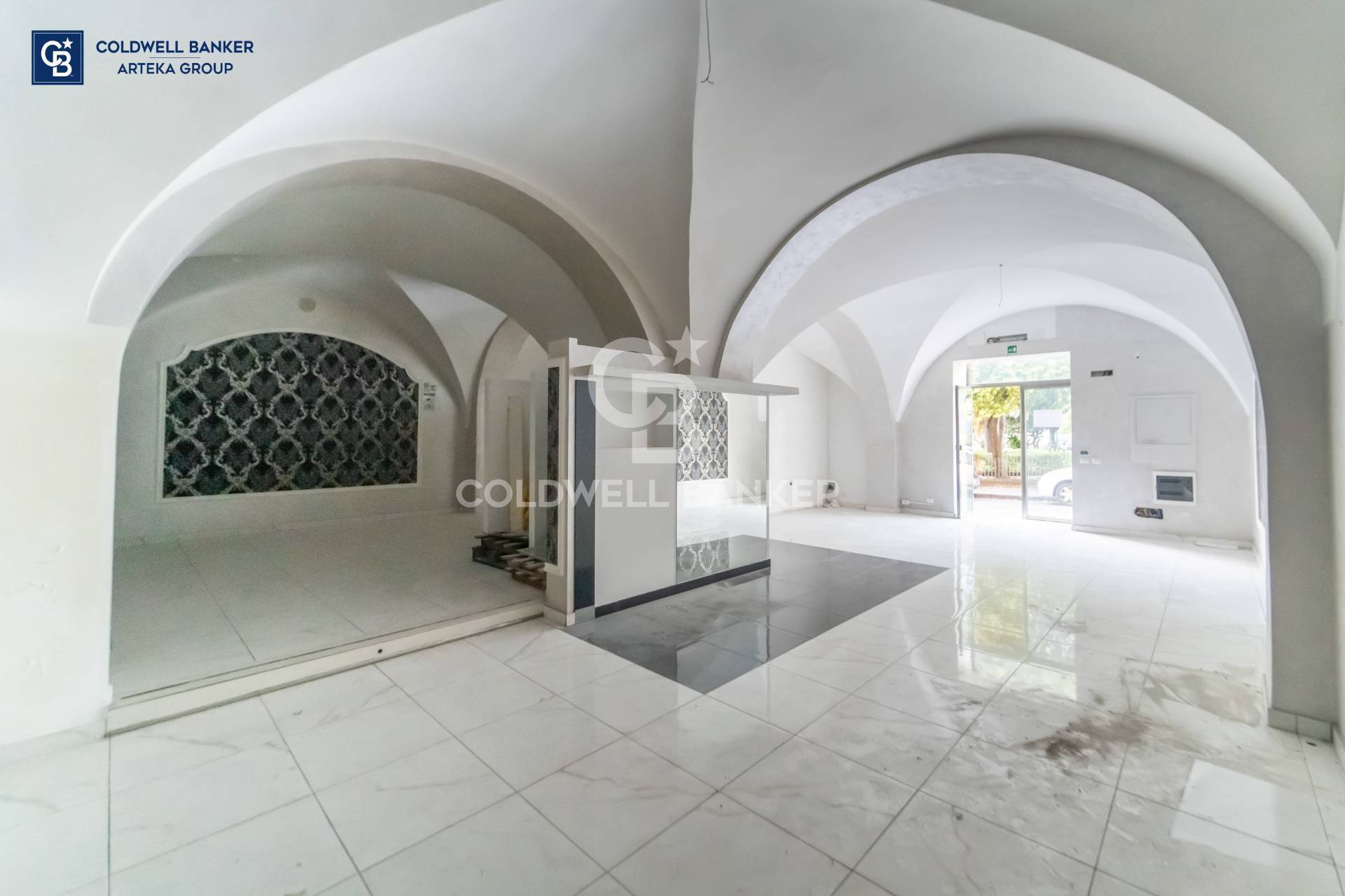 Immagine 6 di Negozio in affitto  in Piazza Giuseppe Garibaldi 33 a Acireale